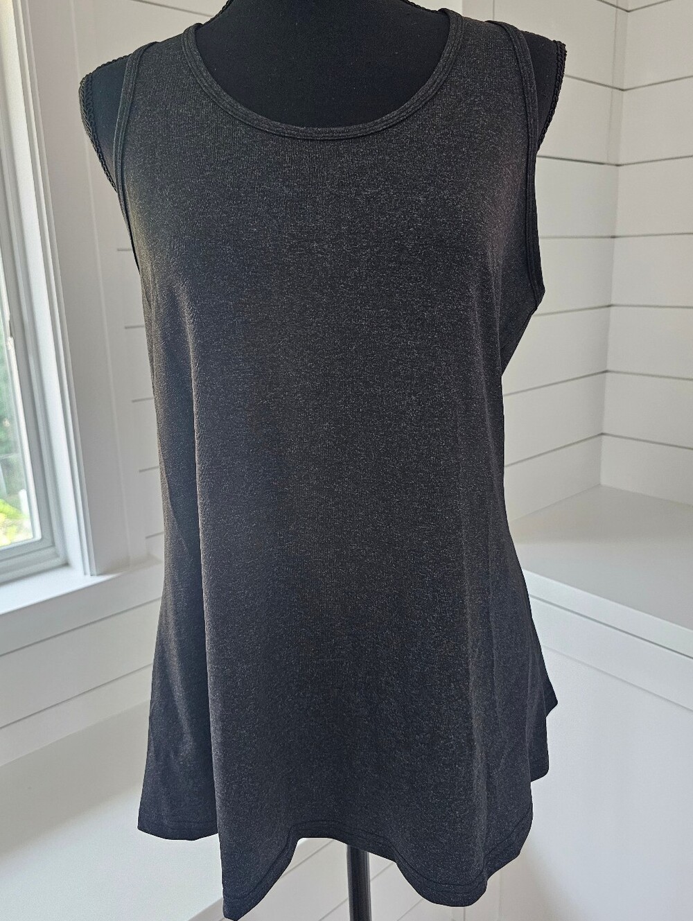 SHEIN Black Scoop Neck Sleeveless Tank